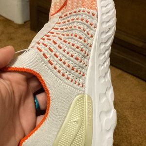 Nike Phantom React Womens 9.5 pull on sneaker